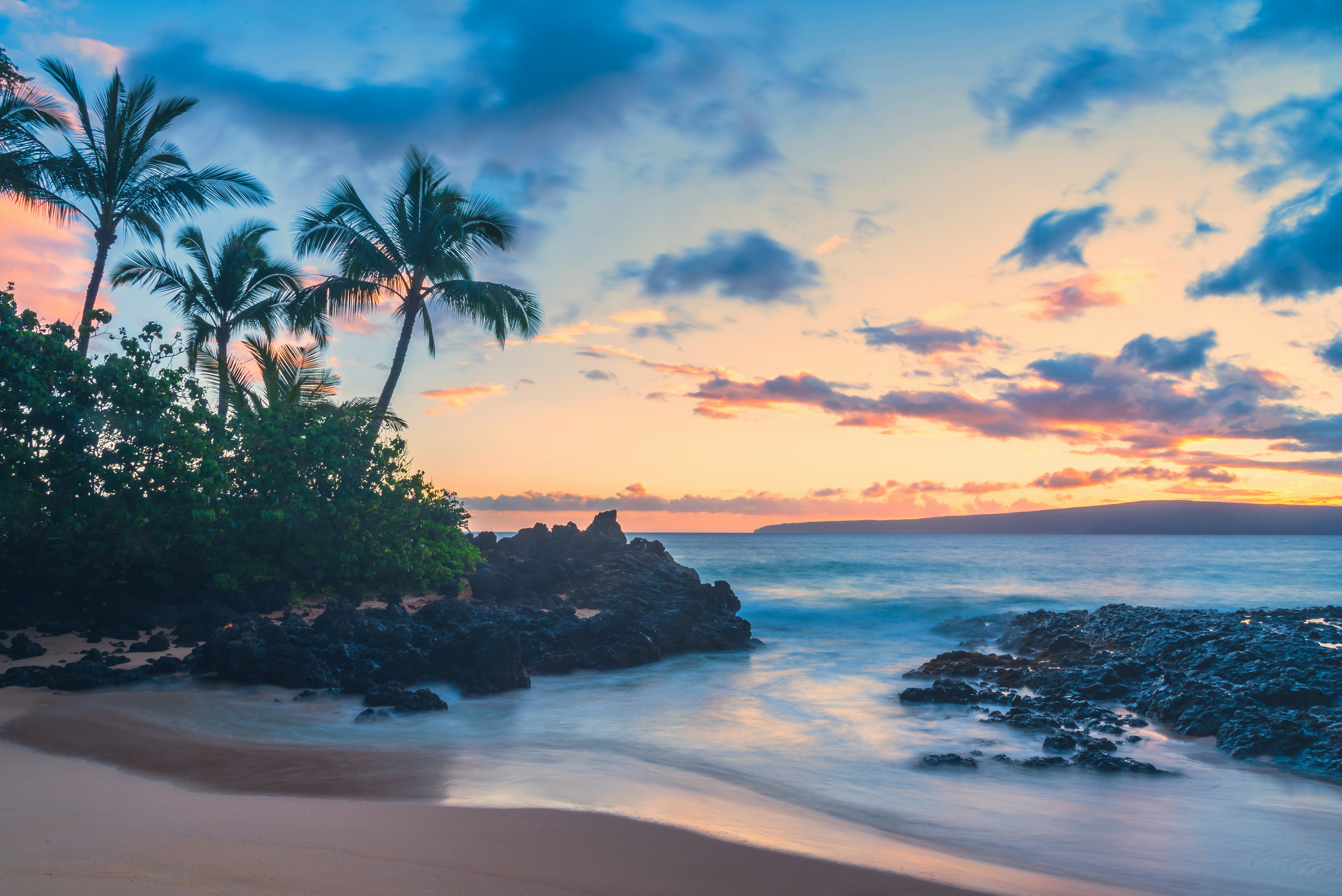 Dramatic Hawaiian coastline and ocean view for Hawaii inspiration
