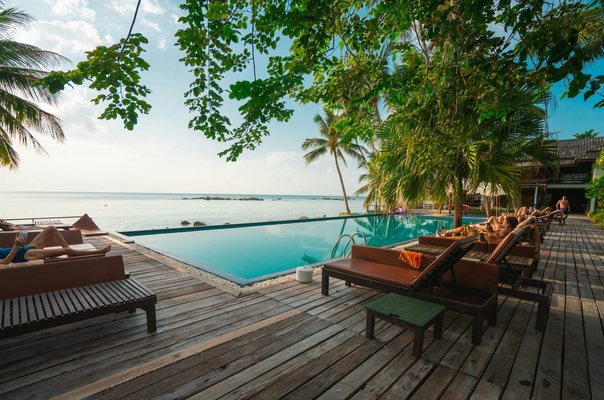 Clear turquoise water and refined resort setting in Turks and Caicos